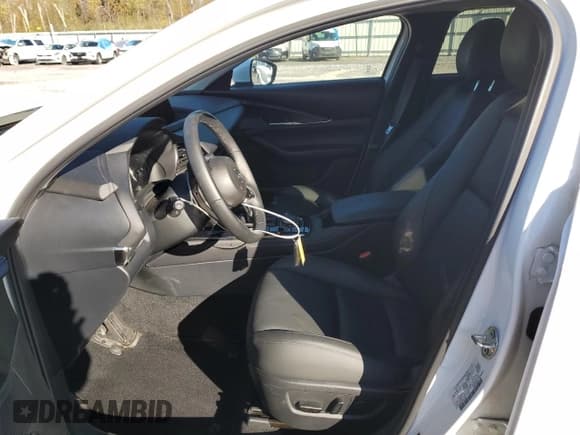 ✅ 2024 Mazda CX-30 S Carbon Edition • VIN: 3MVDMBCM2RM719436 • Lot: 85679915. Wystawiony na Copart z przebiegiem 16 557 mil. Bezpłatny archiwum sprzedaży aukcyjnych z USA i szczegółowy raport historii pojazdu na DreamBid. Zdjęcie 7.