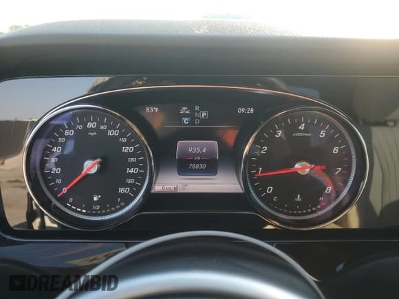 ✅ 2019 Mercedes-Benz E 300 • VIN: WDDZF4JBXKA563301 • Lot: 87217125. Wystawiony na Copart z przebiegiem 78 830 mil. Bezpłatny archiwum sprzedaży aukcyjnych z USA i szczegółowy raport historii pojazdu na DreamBid. Zdjęcie 9.