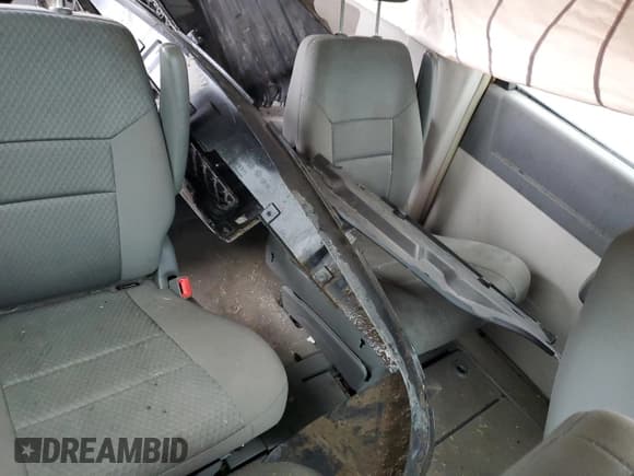 ✅ 2010 Chrysler Town & Country LX • VIN: 2A4RR2D13AR357136 • Lot: 84025525. Wystawiony na Copart z przebiegiem 85 058 mil. Bezpłatny archiwum sprzedaży aukcyjnych z USA i szczegółowy raport historii pojazdu na DreamBid. Zdjęcie 13.