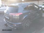 ✅ 2018 Toyota RAV4 SE • VIN: JTMNFREVXJJ723007 • Лот: 43576593. Опубликован ранее на IAAI с пробегом 213 811 миль. Бесплатный доступ к архиву аукционных продаж из США и подробный отчёт об истории автомобиля на DreamBid. Изображение 4.