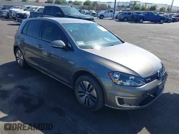 ✅ 2016 Volkswagen Golf SE • VIN: WVWKP7AUXGW916092 • Lot: 43524311. Wystawiony na IAAI z przebiegiem 37 423 mil. Bezpłatny archiwum sprzedaży aukcyjnych z USA i szczegółowy raport historii pojazdu na DreamBid. Zdjęcie 1.