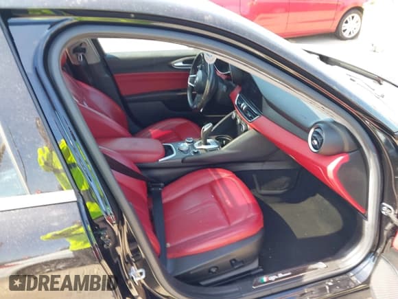 ✅ 2021 Alfa Romeo Giulia Ti Sport • VIN: ZARFAMBN2M7649941 • Lot: 41912686. Listed on IAAI with 77,626 mi. Free auction sales archive from the USA and detailed vehicle history report at DreamBid. Image 5.