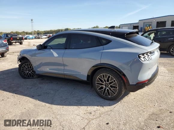 ✅ 2024 Ford Mustang Mach-E Premium • VIN: 3FMTK3R48RMA36720 • Lot: 90729815. Listed on Copart with 3,015 mi. Free auction sales archive from the USA and detailed vehicle history report at DreamBid. Image 2.