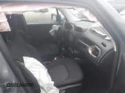 ✅ 2017 Jeep Renegade Sport • VIN: ZACCJBAB7HPF00832 • Lot: 43736099. Wystawiony na IAAI z przebiegiem 188 324 mil. Bezpłatny archiwum sprzedaży aukcyjnych z USA i szczegółowy raport historii pojazdu na DreamBid. Zdjęcie 5.