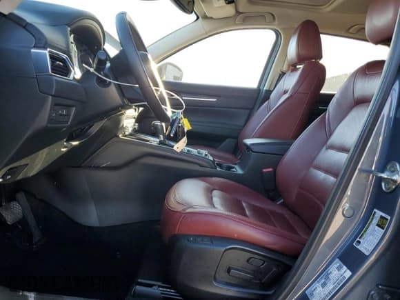 ✅ 2022 Mazda CX-5 S Carbon Edition • VIN: JM3KFBCM5N1579464 • Лот: 89847645. Опубликован ранее на Copart с пробегом 62 614 миль. Бесплатный доступ к архиву аукционных продаж из США и подробный отчёт об истории автомобиля на DreamBid. Изображение 7.