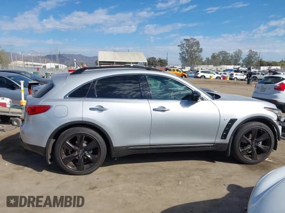 ✅ 2016 Infiniti QX70 • VIN: JN8CS1MU5GM670970 • Lot: 43421444. Listed on IAAI with 34,520 mi. Free auction sales archive from the USA and detailed vehicle history report at DreamBid. Image 14.