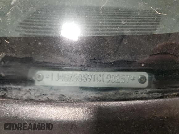 ✅ 1996 Jeep Grand Cherokee Laredo • VIN: 1J4GZ58S9TC198257 • Lot: 93327175. Listed on Copart with 169,183 mi. Free auction sales archive from the USA and detailed vehicle history report at DreamBid. Image 13.