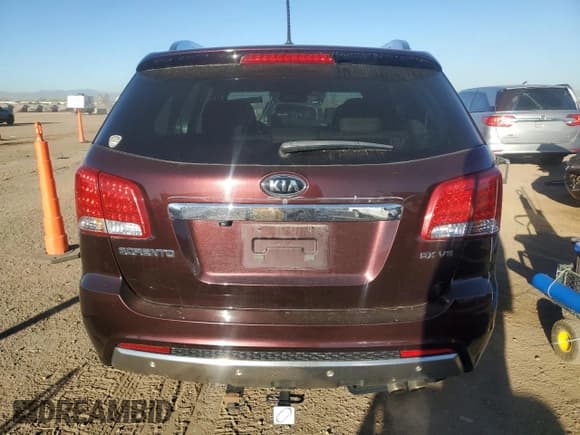 ✅ 2011 Kia Sorento SX • VIN: 5XYKWDA23BG120421 • Лот: 82649355. Опубликован ранее на Copart с пробегом 129 464 миль. Бесплатный доступ к архиву аукционных продаж из США и подробный отчёт об истории автомобиля на DreamBid. Изображение 6.