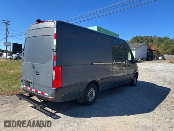 ✅ 2019 Mercedes-Benz Sprinter Cargo • VIN: WD4PF1CD1KP120164 • Lot: 92637065. Listed on Copart with 77,653 mi. Free auction sales archive from the USA and detailed vehicle history report at DreamBid. Image 4.