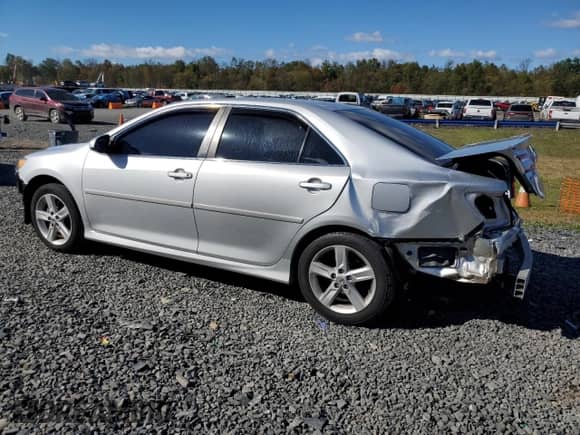 2014 Toyota Camry L z VIN 4T1BF1FK5EU453502, wystawiony jako Copart lot #85828745 z przebiegiem 85 794 mil mil oraz Szkoda całkowita • Salvage title. Historia ofert i sprzedaży dostępna na DreamBid. Obrazek 2.