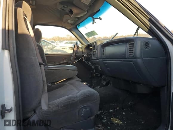 ✅ 2001 Chevrolet Silverado 2500HD LS • VIN: 1GCHK24U31Z262923 • Лот: 83761514. Опубликован ранее на Copart с пробегом Не указан. Бесплатный доступ к архиву аукционных продаж из США и подробный отчёт об истории автомобиля на DreamBid. Изображение 11.