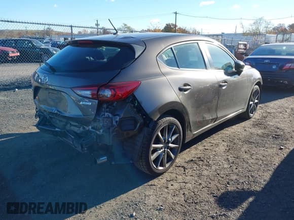 ✅ 2018 Mazda 3 Touring • VIN: 3MZBN1L38JM196030 • Lot: 43612362. Wystawiony na IAAI z przebiegiem 85 287 mil. Bezpłatny archiwum sprzedaży aukcyjnych z USA i szczegółowy raport historii pojazdu na DreamBid. Zdjęcie 4.