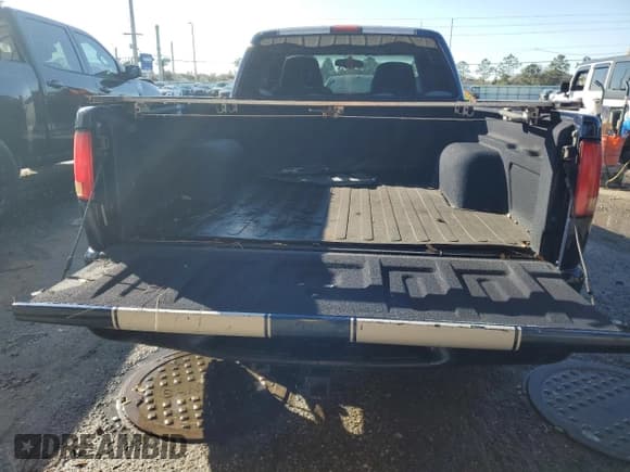 ✅ 2001 Chevrolet S-10 LS • VIN: 1GCCS19W918122900 • Лот: 85318274. Опубликован ранее на Copart с пробегом 226 362 миль. Бесплатный доступ к архиву аукционных продаж из США и подробный отчёт об истории автомобиля на DreamBid. Изображение 6.