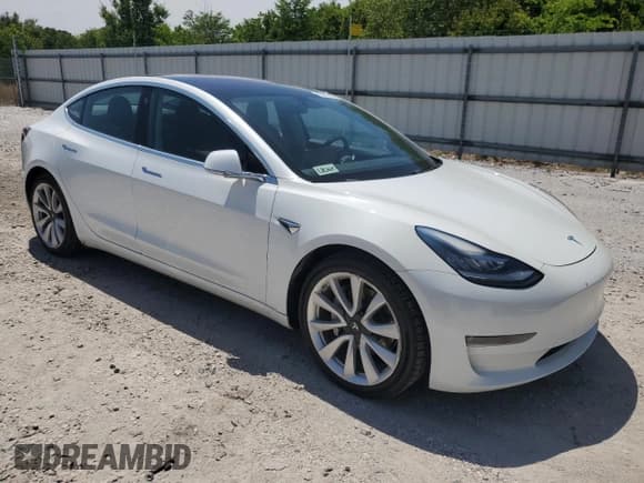 ✅ 2018 Tesla Model 3 Long Range Battery • VIN: 5YJ3E1EB6JF067834 • Lot: 55441405. Wystawiony na Copart z przebiegiem 82 065 mil. Bezpłatny archiwum sprzedaży aukcyjnych z USA i szczegółowy raport historii pojazdu na DreamBid. Zdjęcie 4.