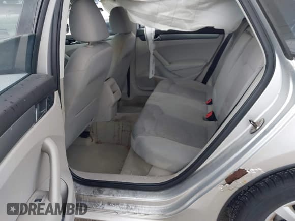 ✅ 2013 Volkswagen Passat Wolfsburg Edition • VIN: 1VWAH7A34DC105687 • Лот: 42668935. Опубликован ранее на IAAI с пробегом 146 281 миль. Бесплатный доступ к архиву аукционных продаж из США и подробный отчёт об истории автомобиля на DreamBid. Изображение 8.