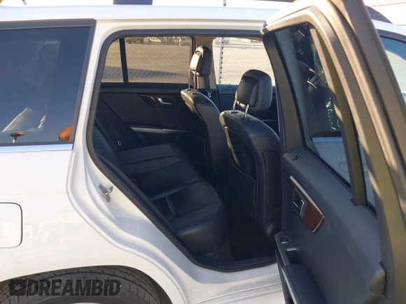 ✅ 2015 Mercedes-Benz GLK 350 • VIN: WDCGG8JB6FG403404 • Лот: 43531918. Опубликован ранее на IAAI с пробегом 127 466 миль. Бесплатный доступ к архиву аукционных продаж из США и подробный отчёт об истории автомобиля на DreamBid. Изображение 8.