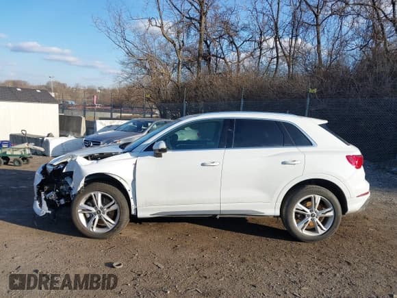 ✅ 2023 Audi Q3 S line Premium Plus • VIN: WA1EECF37P1025146 • Lot: 41520532. Wystawiony na IAAI z przebiegiem 36 717 mil. Bezpłatny archiwum sprzedaży aukcyjnych z USA i szczegółowy raport historii pojazdu na DreamBid. Zdjęcie 14.