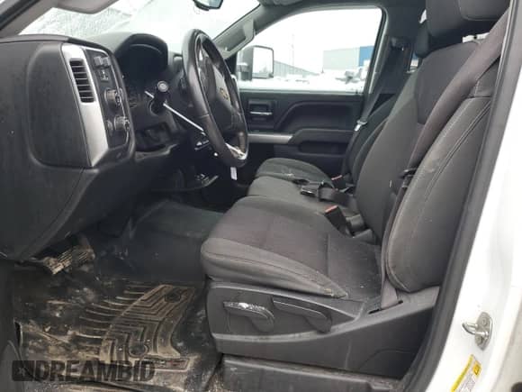 2015 Chevrolet Silverado 3500HD LT с VIN 1GC4KZE8XFF618267, выставлен на аукционе Copart как лот 87687325 с пробегом 156 087 миль миль и На запчасти • Non repairable. История ставок и продаж доступна на DreamBid. Изображение 7.