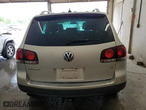 ✅ 2008 Volkswagen Touareg • VIN: WVGCB77L18D054732 • Lot: 53605875. Wystawiony na Copart z przebiegiem 153 350 mil. Bezpłatny archiwum sprzedaży aukcyjnych z USA i szczegółowy raport historii pojazdu na DreamBid. Zdjęcie 6.