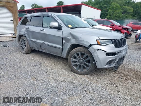 ✅ 2018 Jeep Grand Cherokee High Altitude • VIN: 1C4RJFCG8JC466792 • Lot: 42824215. Wystawiony na IAAI z przebiegiem 123 924 mil. Bezpłatny archiwum sprzedaży aukcyjnych z USA i szczegółowy raport historii pojazdu na DreamBid. Zdjęcie 1.