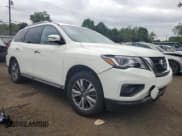 ✅ 2019 Nissan Pathfinder S • VIN: 5N1DR2MM1KC654647 • Лот: 64295745. Опубликован ранее на Copart с пробегом 98 254 миль. Бесплатный доступ к архиву аукционных продаж из США и подробный отчёт об истории автомобиля на DreamBid. Изображение 4.