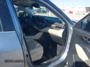 ✅ 2023 Toyota Highlander L • VIN: 5TDKDRAH9PS002343 • Lot: 41607915. Wystawiony na IAAI z przebiegiem 105 237 mil. Bezpłatny archiwum sprzedaży aukcyjnych z USA i szczegółowy raport historii pojazdu na DreamBid. Zdjęcie 5.