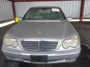 ✅ 2001 Mercedes-Benz C 230/260/280/320 • VIN: WDBRF64J01F111558 • Lot: 43267179. Wystawiony na IAAI z przebiegiem 213 650 mil. Bezpłatny archiwum sprzedaży aukcyjnych z USA i szczegółowy raport historii pojazdu na DreamBid. Zdjęcie 6.