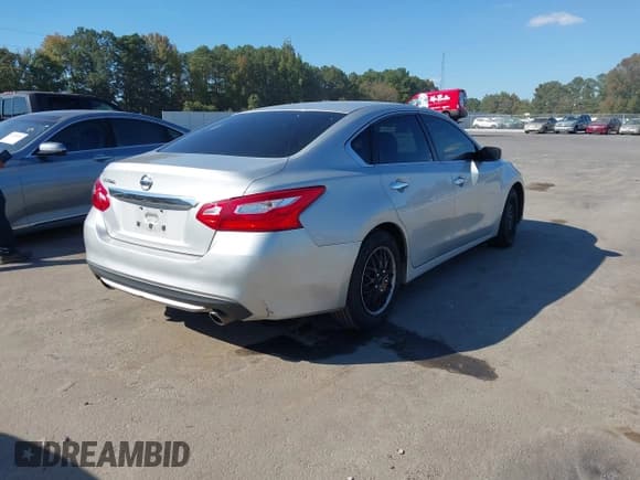 ✅ 2017 Nissan Altima S • VIN: 1N4AL3AP8HN347251 • Lot: 43436095. Wystawiony na IAAI z przebiegiem 157 012 mil. Bezpłatny archiwum sprzedaży aukcyjnych z USA i szczegółowy raport historii pojazdu na DreamBid. Zdjęcie 4.
