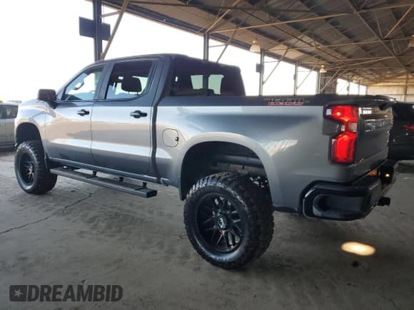 ✅ 2020 Chevrolet Silverado 1500 LT Trail Boss • VIN: 3GCPYFED4LG299952 • Lot: 42566525. Wystawiony na Copart z przebiegiem 75 847 mil. Bezpłatny archiwum sprzedaży aukcyjnych z USA i szczegółowy raport historii pojazdu na DreamBid. Zdjęcie 2.