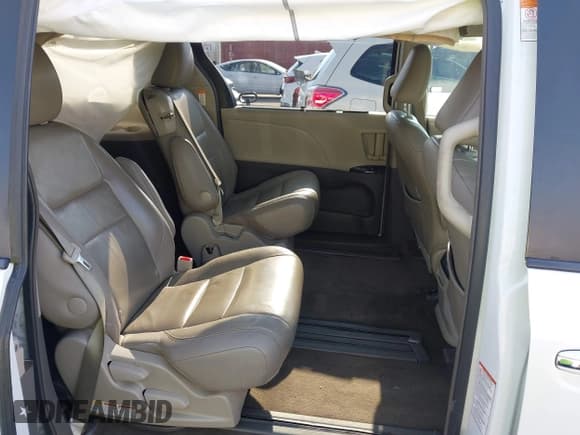 ✅ 2017 Toyota Sienna XLE Auto Access Seat • VIN: 5TDYZ3DC6HS797183 • Lot: 42907119. Listed on IAAI with 244,878 mi. Free auction sales archive from the USA and detailed vehicle history report at DreamBid. Image 8.