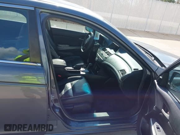 ✅ 2010 Honda Accord EX-L • VIN: 1HGCP2F85AA058880 • Lot: 43779569. Wystawiony na IAAI z przebiegiem 160 777 mil. Bezpłatny archiwum sprzedaży aukcyjnych z USA i szczegółowy raport historii pojazdu na DreamBid. Zdjęcie 5.