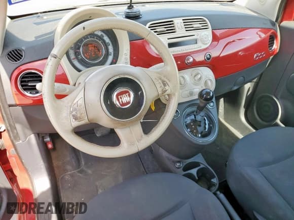 ✅ 2013 FIAT 500 Pop • VIN: 3C3CFFAR4DT526253 • Lot: 81900355. Wystawiony na Copart z przebiegiem 89 669 mil. Bezpłatny archiwum sprzedaży aukcyjnych z USA i szczegółowy raport historii pojazdu na DreamBid. Zdjęcie 8.