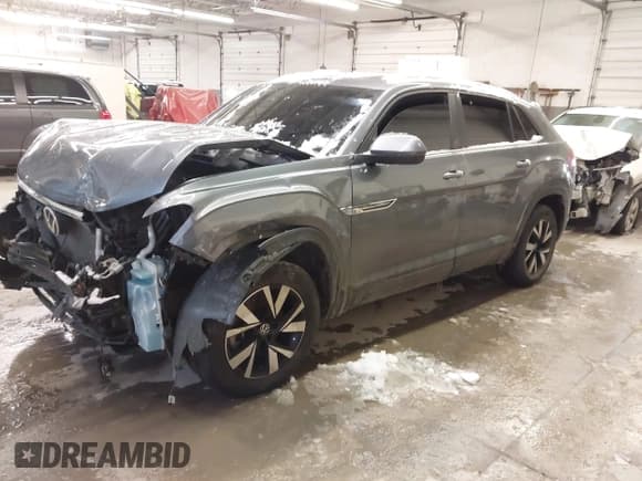 ✅ 2022 Volkswagen Atlas SE • VIN: 1V2LC2CA6NC202401 • Lot: 41485676. Listed on IAAI with 31,101 mi. Free auction sales archive from the USA and detailed vehicle history report at DreamBid. Image 18.