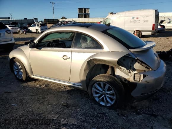 ✅ 2013 Volkswagen Beetle 2.0L TDI • VIN: 3VWJL7AT5DM607881 • Lot: 86701765. Wystawiony na Copart z przebiegiem 157 444 mil. Bezpłatny archiwum sprzedaży aukcyjnych z USA i szczegółowy raport historii pojazdu na DreamBid. Zdjęcie 2.