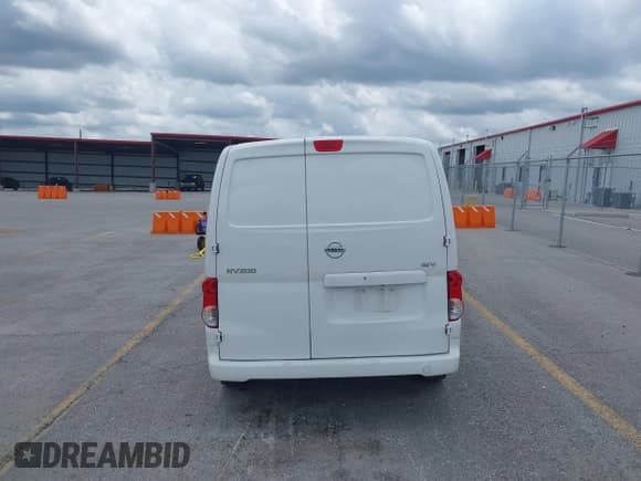 ✅ 2020 Nissan NV200 SV • VIN: 3N6CM0KN8LK707416 • Lot: 39552346. Wystawiony na IAAI z przebiegiem 139 179 mil. Bezpłatny archiwum sprzedaży aukcyjnych z USA i szczegółowy raport historii pojazdu na DreamBid. Zdjęcie 17.