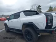 ✅ 2025 GMC HUMMER EV Pickup 2X • VIN: 1GT10BDDXSU102382 • Lot: 41798570. Wystawiony na IAAI z przebiegiem 4 806 mil. Bezpłatny archiwum sprzedaży aukcyjnych z USA i szczegółowy raport historii pojazdu na DreamBid. Zdjęcie 15.