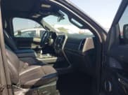 ✅ 2019 Ford Expedition XLT • VIN: 1FMJU1JT2KEA81611 • Lot: 43109314. Wystawiony na IAAI z przebiegiem 54 762 mil. Bezpłatny archiwum sprzedaży aukcyjnych z USA i szczegółowy raport historii pojazdu na DreamBid. Zdjęcie 5.