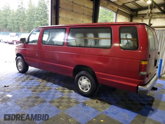 ✅ 1992 Ford Econoline Wagon XL • VIN: 1FBJS31H7NHB27006 • Лот: 83633524. Опубликован ранее на Copart с пробегом 308 837 миль. Бесплатный доступ к архиву аукционных продаж из США и подробный отчёт об истории автомобиля на DreamBid. Изображение 2.
