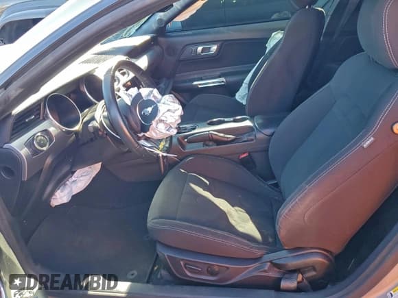 ✅ 2020 Ford Mustang EcoBoost Premium • VIN: 1FA6P8THXL5176668 • Lot: 92401365. Wystawiony na Copart z przebiegiem 108 714 mil. Bezpłatny archiwum sprzedaży aukcyjnych z USA i szczegółowy raport historii pojazdu na DreamBid. Zdjęcie 7.