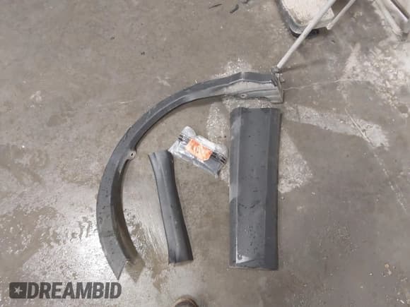 ✅ 2018 Toyota RAV4 LE • VIN: 2T3BFREV6JW767297 • Lot: 43736278. Listed on IAAI with 99,323 mi. Free auction sales archive from the USA and detailed vehicle history report at DreamBid. Image 12.