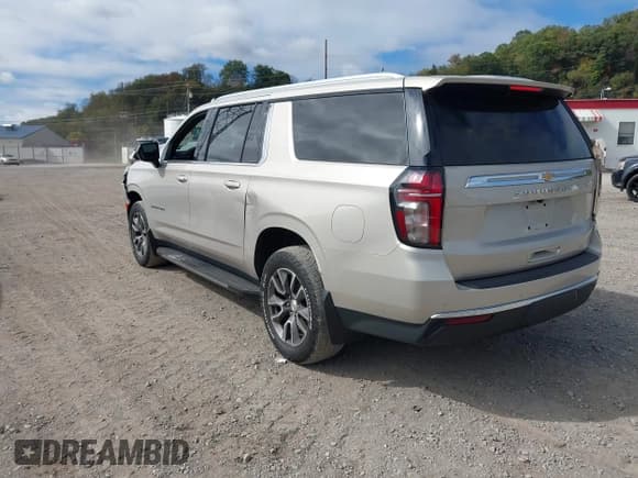 ✅ 2021 Chevrolet Suburban LT • VIN: 1GNSKCKD6MR488612 • Lot: 43438390. Listed on IAAI with 106,500 mi. Free auction sales archive from the USA and detailed vehicle history report at DreamBid. Image 3.