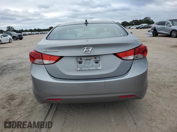 ✅ 2013 Hyundai Elantra GLS • VIN: KMHDH4AE8DU899681 • Lot: 86233215. Wystawiony na Copart z przebiegiem 126 361 mil. Bezpłatny archiwum sprzedaży aukcyjnych z USA i szczegółowy raport historii pojazdu na DreamBid. Zdjęcie 6.