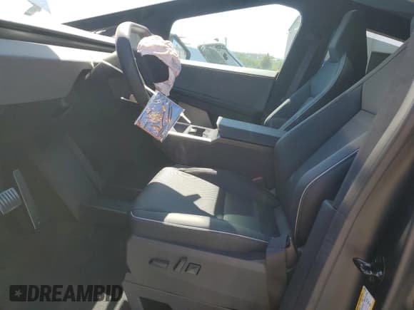 ✅ 2025 Tesla Cybertruck • VIN: 7G2CEHED7SA068125 • Lot: 55805785. Listed on Copart with 6 mi. Free auction sales archive from the USA and detailed vehicle history report at DreamBid. Image 7.