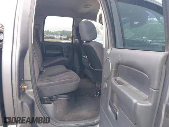 2003 Dodge 1500 ST z VIN 1D7HA18D53S347514, wystawiony jako IAAI lot #42099051 z przebiegiem 173 000 mil mil oraz . Historia ofert i sprzedaży dostępna na DreamBid. Obrazek 8.