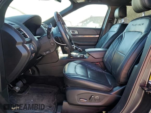 ✅ 2017 Ford Explorer Platinum • VIN: 1FM5K8HT8HGD09906 • Lot: 86313585. Wystawiony na Copart z przebiegiem 42 378 mil. Bezpłatny archiwum sprzedaży aukcyjnych z USA i szczegółowy raport historii pojazdu na DreamBid. Zdjęcie 7.