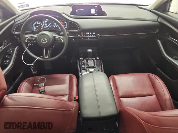 ✅ 2025 Mazda CX-30 S Carbon Edition • VIN: 3MVDMBCM2SM776497 • Lot: 84943505. Wystawiony na Copart z przebiegiem 23 913 mil. Bezpłatny archiwum sprzedaży aukcyjnych z USA i szczegółowy raport historii pojazdu na DreamBid. Zdjęcie 8.