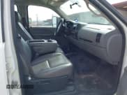 ✅ 2013 Chevrolet Silverado 2500HD Work Truck • VIN: 1GC1KVCG4DF184589 • Lot: 43727828. Wystawiony na IAAI z przebiegiem 201 125 mil. Bezpłatny archiwum sprzedaży aukcyjnych z USA i szczegółowy raport historii pojazdu na DreamBid. Zdjęcie 5.