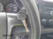 2008 Chevrolet Silverado 1500 Work Truck z VIN 1GCEC14X28Z124434, wystawiony jako IAAI lot #42358368 z przebiegiem 261 241 mil mil oraz . Historia ofert i sprzedaży dostępna na DreamBid. Obrazek 11.