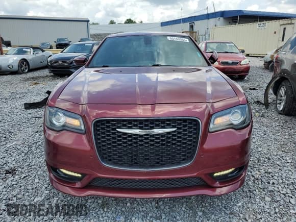 ✅ 2018 Chrysler 300 S • VIN: 2C3CCABT3JH283531 • Лот: 60153065. Опубликован ранее на Copart с пробегом 138 279 миль. Бесплатный доступ к архиву аукционных продаж из США и подробный отчёт об истории автомобиля на DreamBid. Изображение 5.