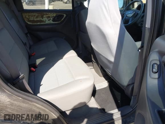✅ 2005 Ford Escape XLT • VIN: 1FMYU93135KB23105 • Lot: 41849131. Listed on IAAI with 164,645 mi. Free auction sales archive from the USA and detailed vehicle history report at DreamBid. Image 8.